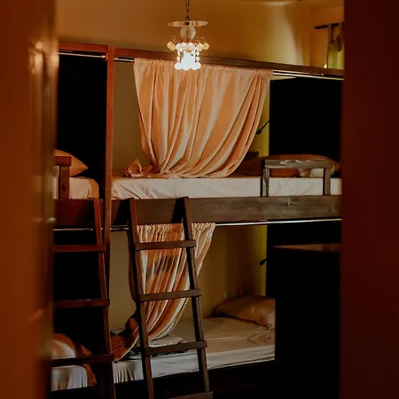 Backpackers Берат