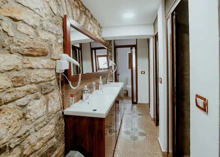 Backpackers * Μπεράτ